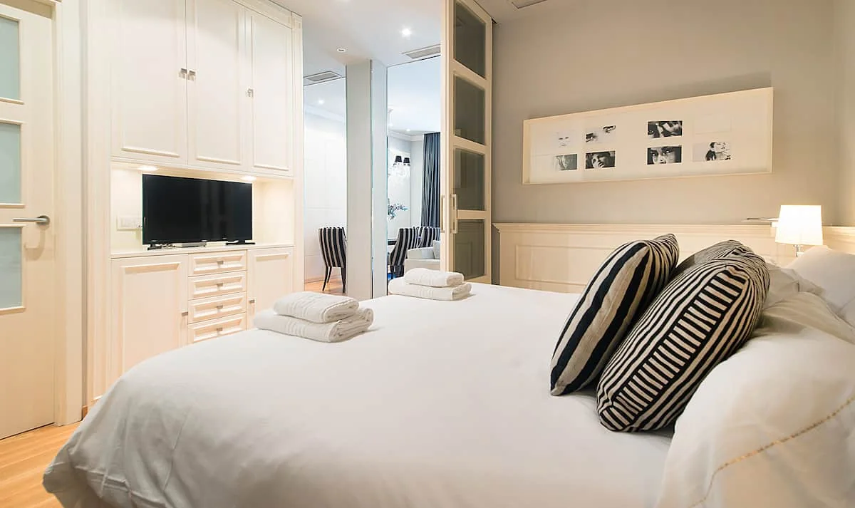 Casa Verdú king bedroom with built-in storage