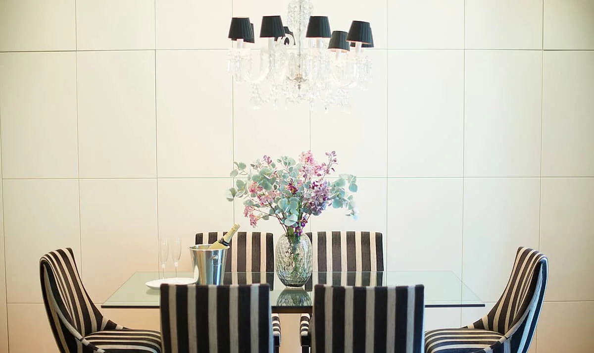 Built-in bookshelves above the Casa Verdú dining table