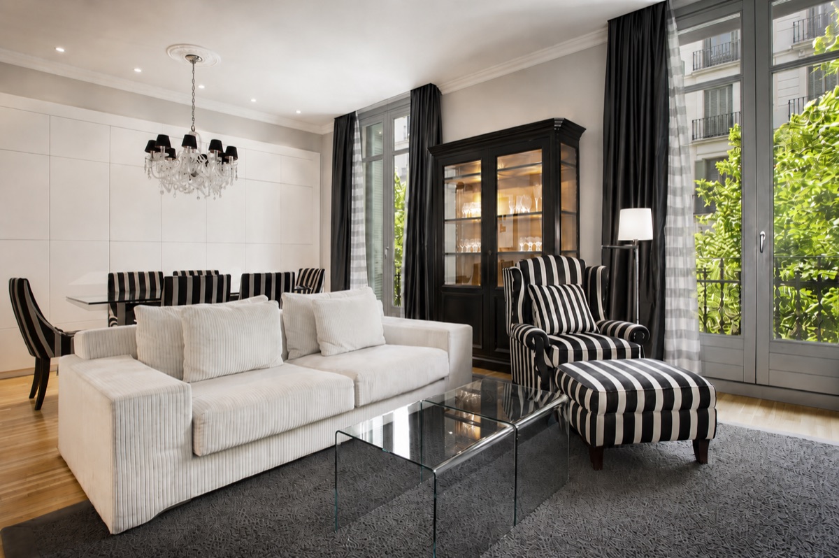 Suite Casa Verd&uacute; living room at PDG15 in central Barcelona