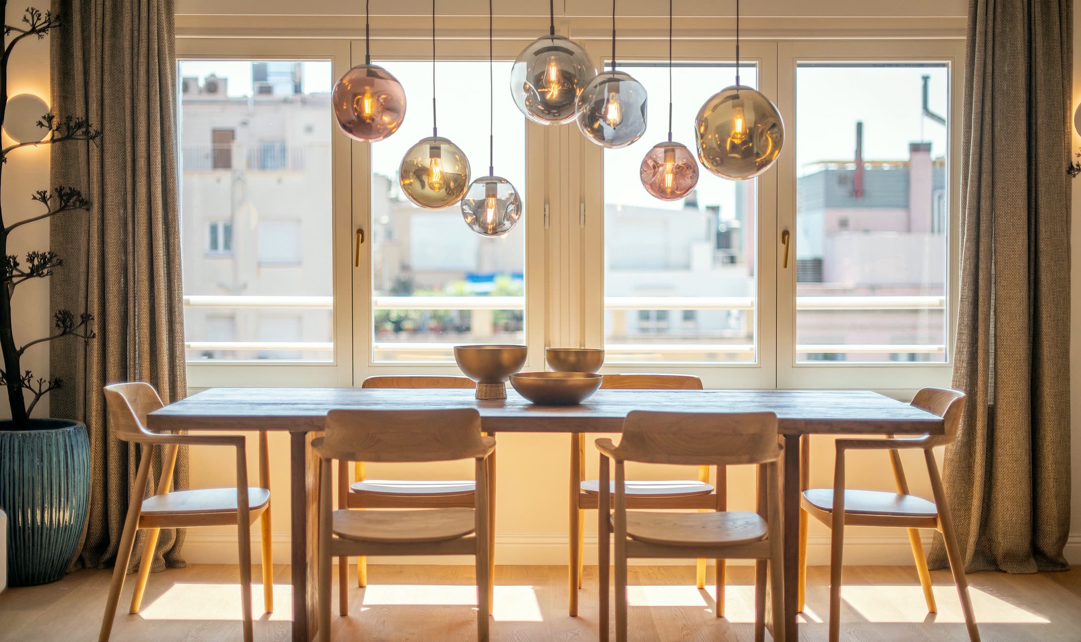 South-facing windows above the Suite Alba dining table