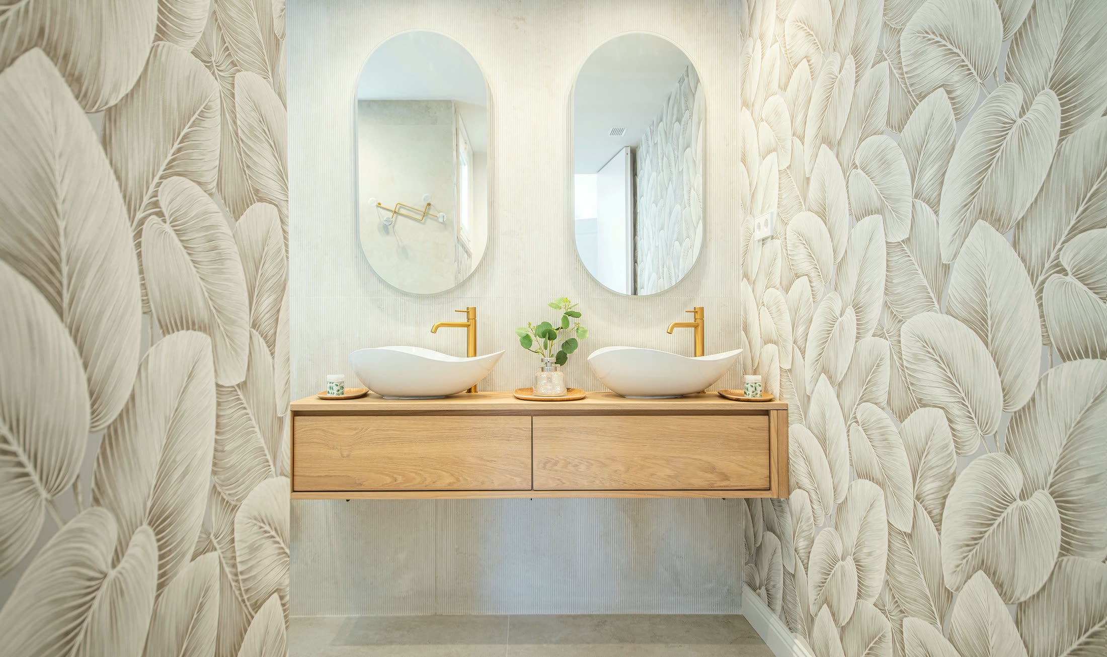 Suite Alba principal en suite with twin vessel sinks and brass taps