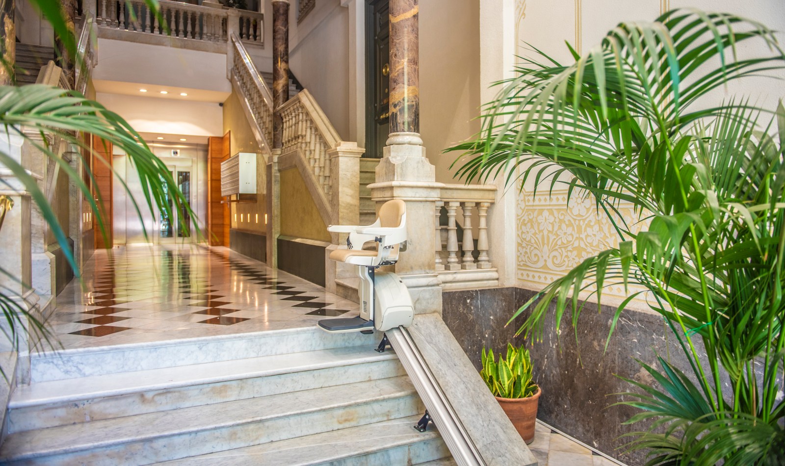 Suite Laia building & address, view 02