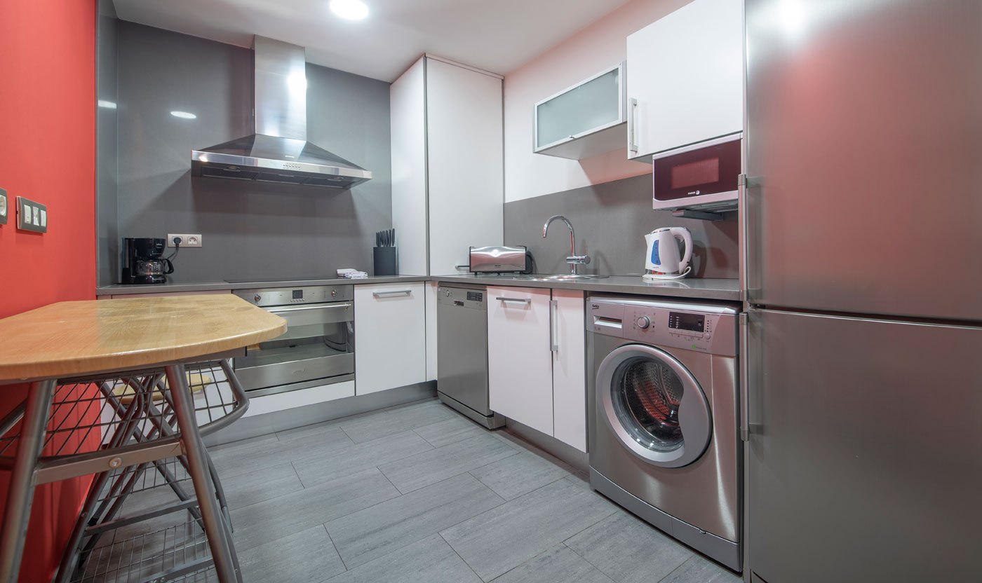 Equipped Suite Sol&eacute;a kitchen with oven, dishwasher, washer and refrigerator