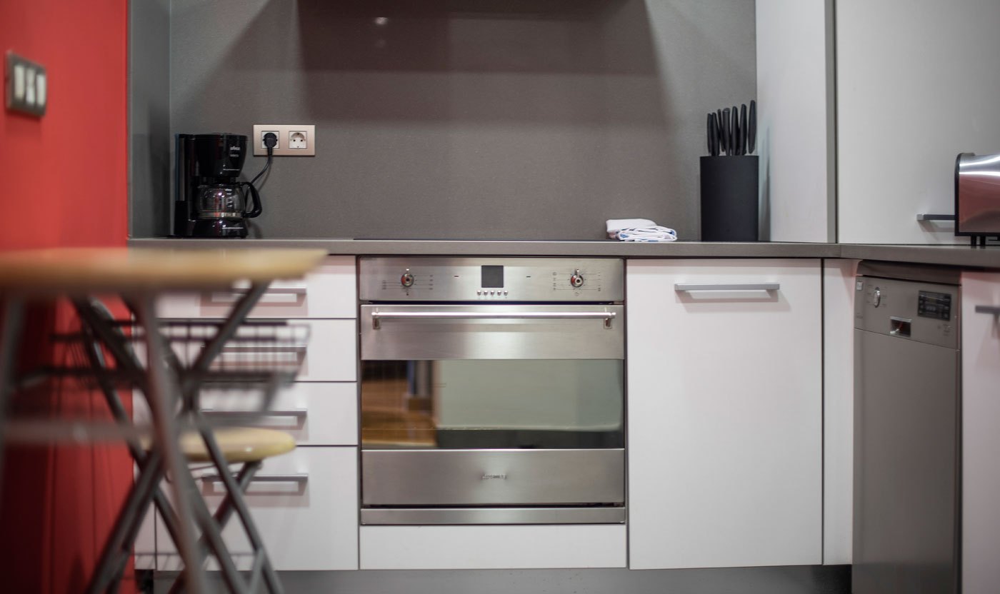 Oven and dishwasher in the Suite Sol&eacute;a kitchen