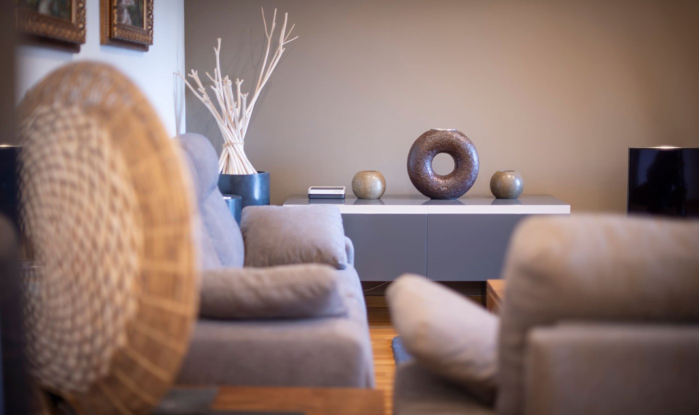 Sculpture, console and lounge seating in Suite Sol&eacute;a