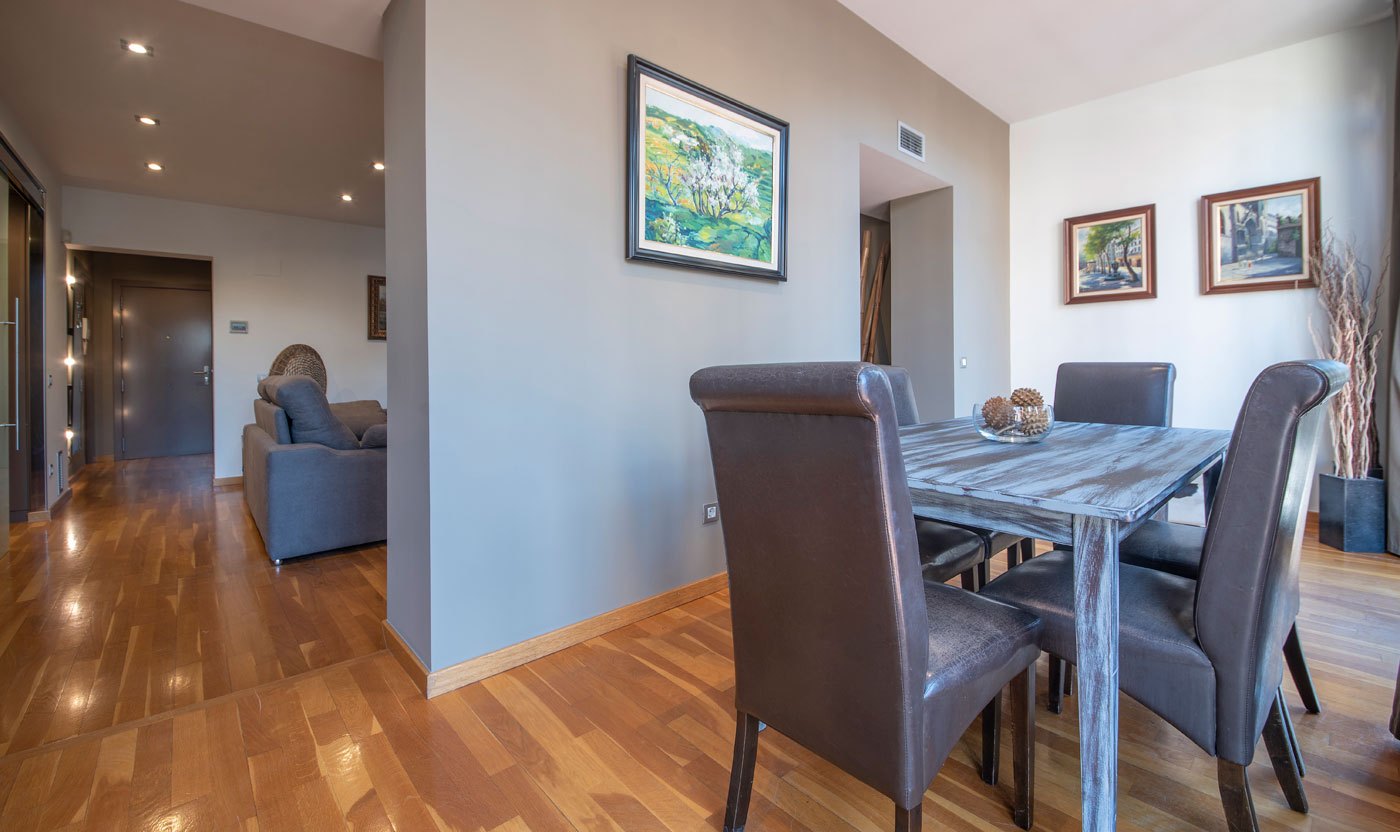 Open-plan dining and living rooms in Suite Sol&eacute;a